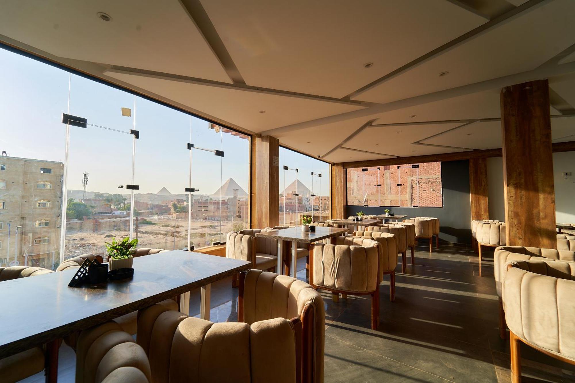 Crown Pyramids View Hotel Giza Bagian luar foto