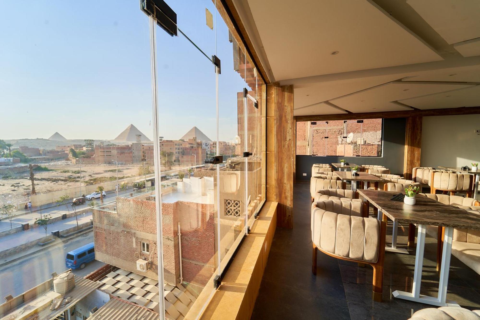 Crown Pyramids View Hotel Giza Bagian luar foto