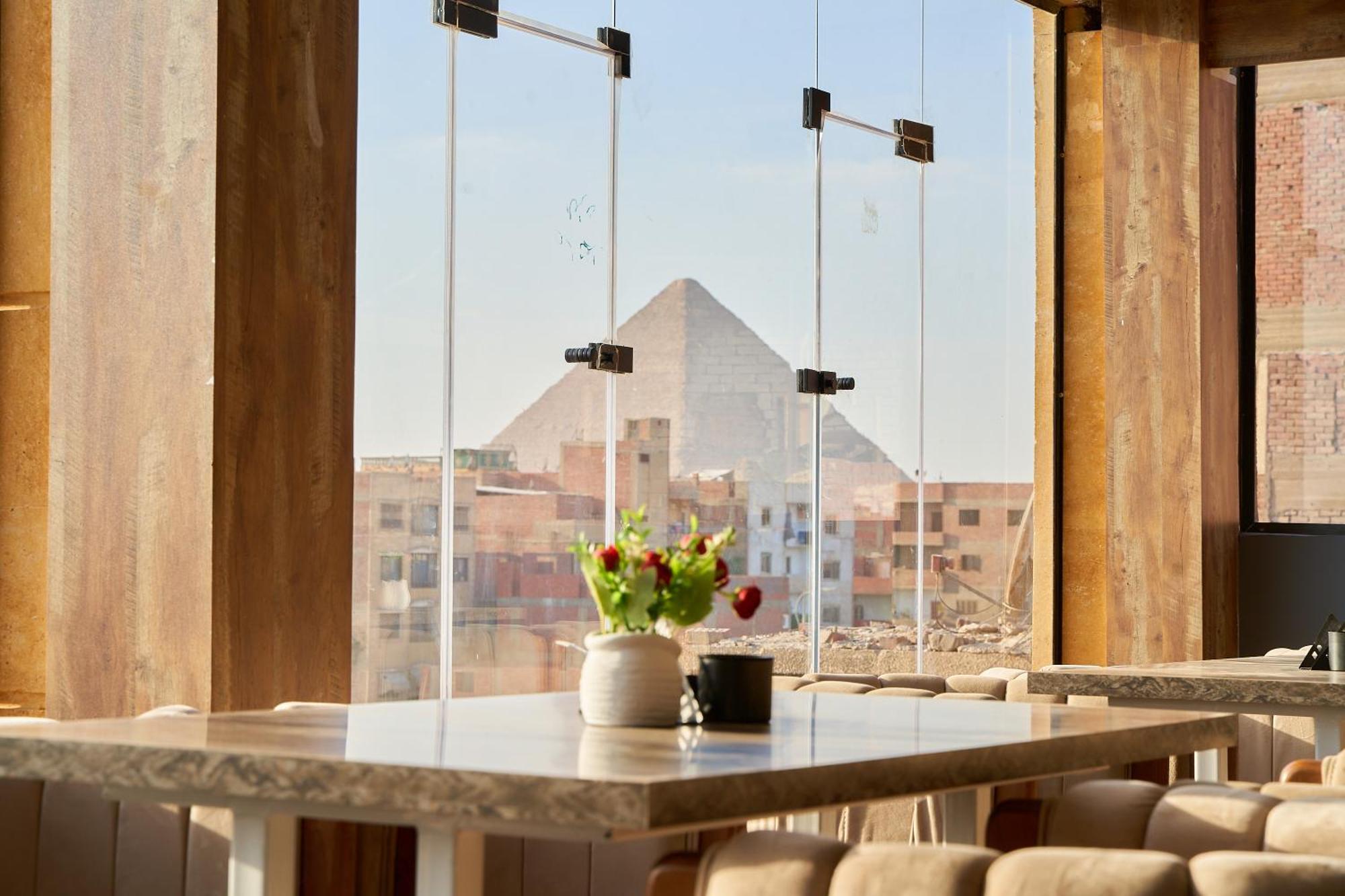 Crown Pyramids View Hotel Giza Bagian luar foto