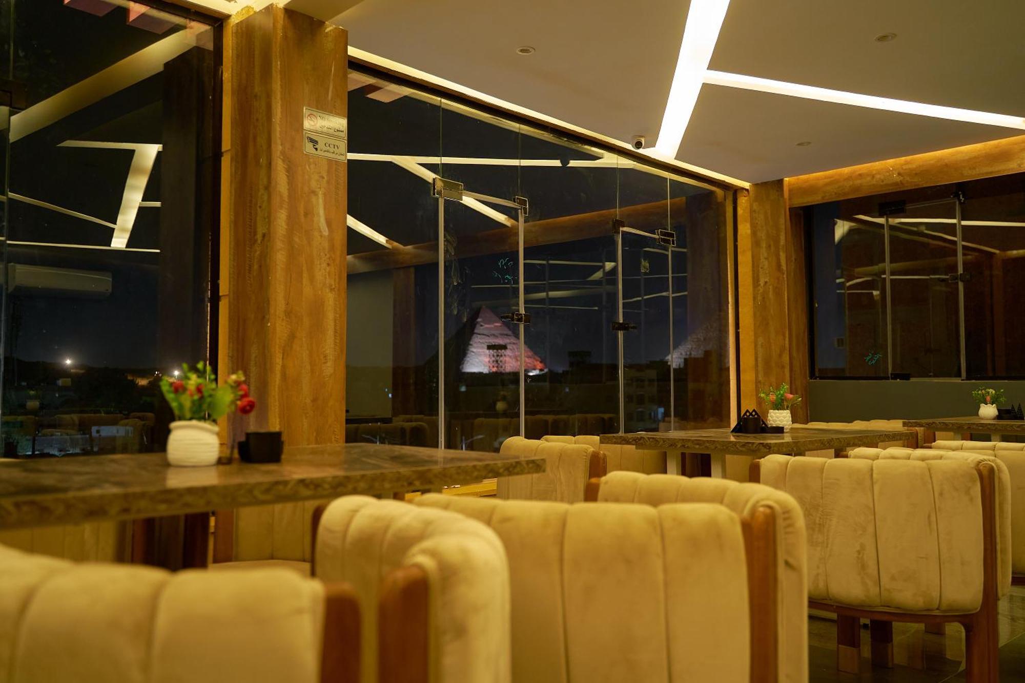 Crown Pyramids View Hotel Giza Bagian luar foto
