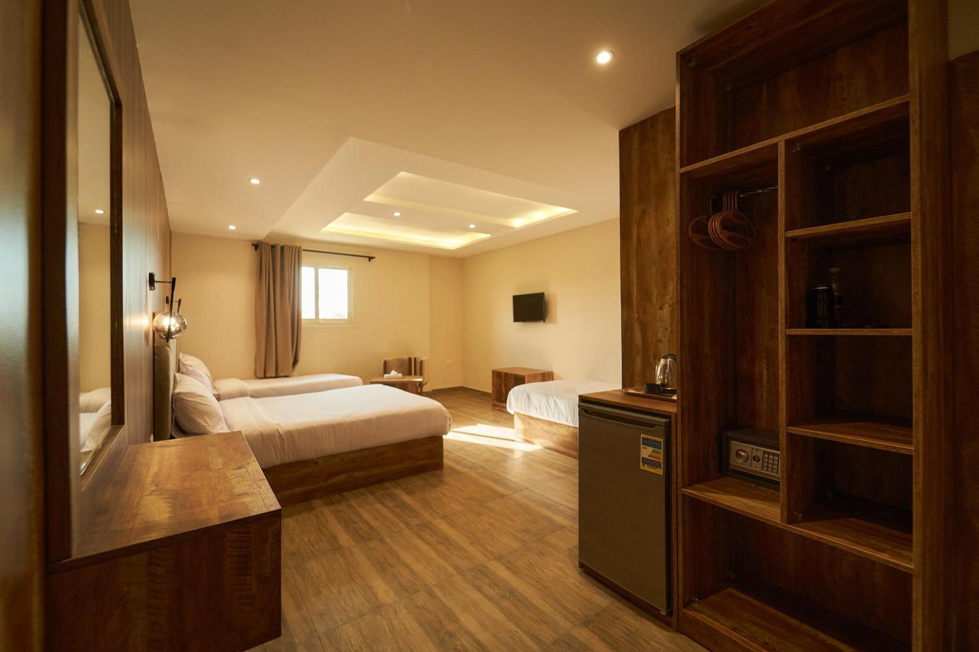 Crown Pyramids View Hotel Giza Bagian luar foto