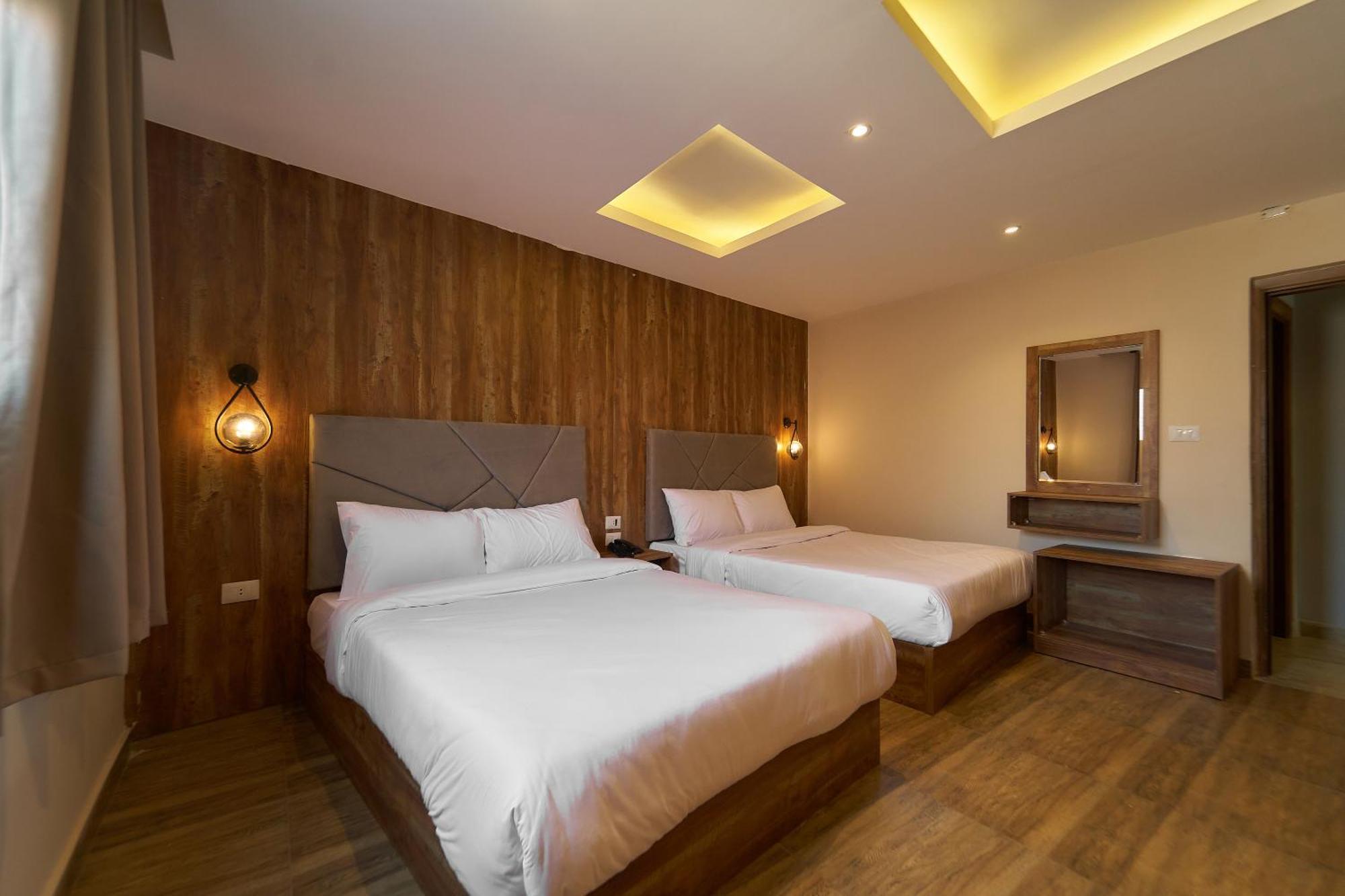 Crown Pyramids View Hotel Giza Bagian luar foto