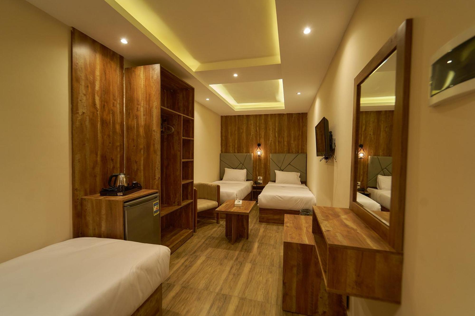 Crown Pyramids View Hotel Giza Bagian luar foto